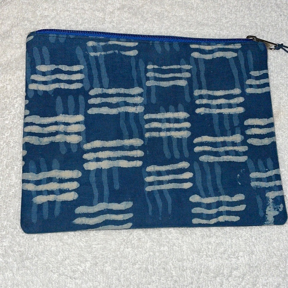 Novica pouch